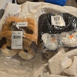 2 pair slippers Reindeer and penguins
